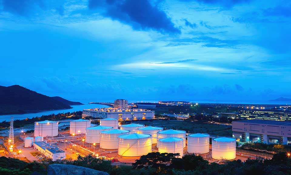 Global LNG contracting rush leaves Asian importers in tight spot