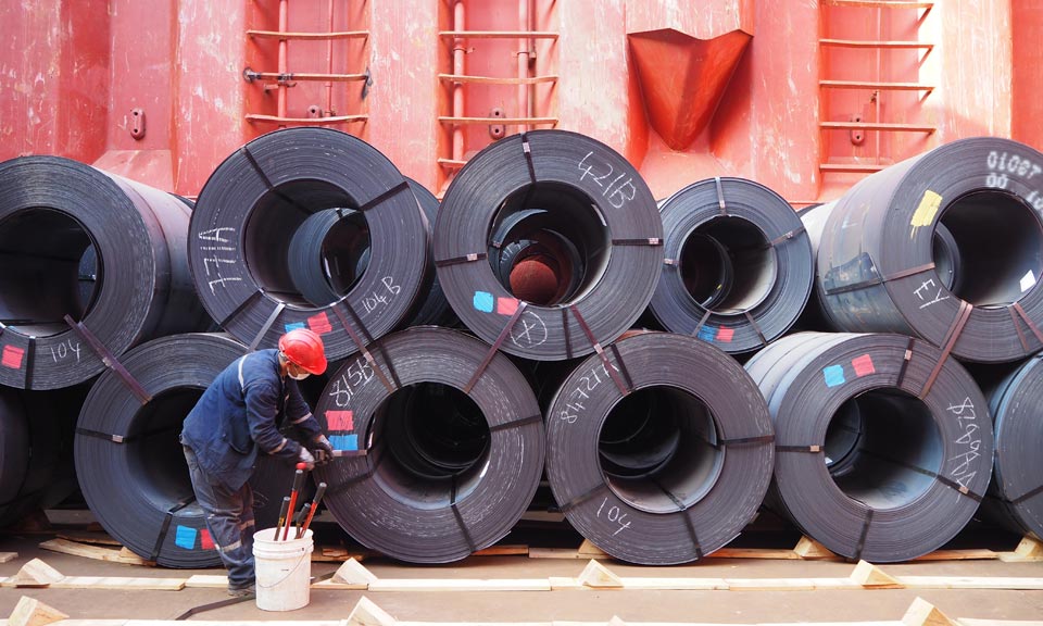 US steel market sentiment turns more neutral on prices: survey