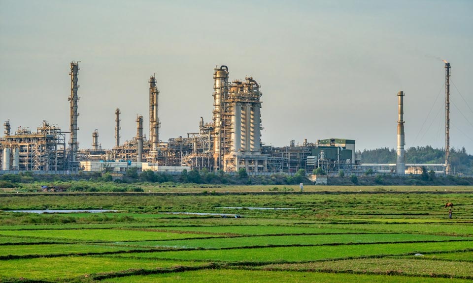 Vietnam hopes to become self-reliant on oil products with 2027 mega refinery target