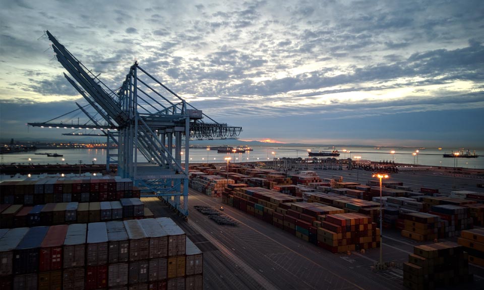Port of Los Angeles April container throughput drops 6% on year, volume outlook healthy